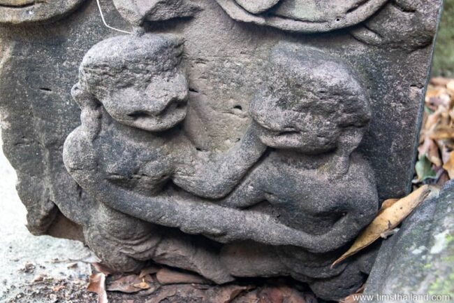 carving of two monkeys fighting