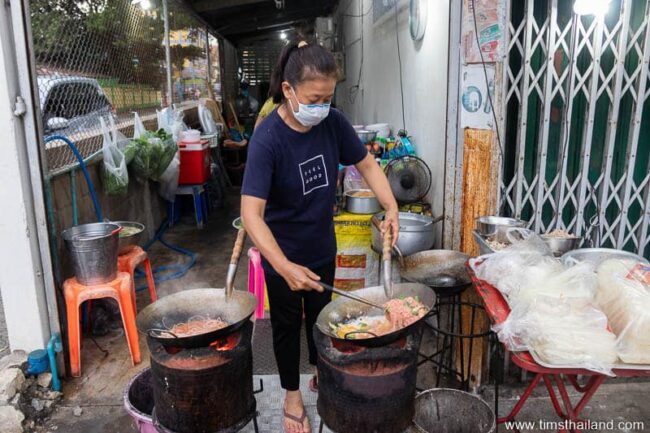 woman cooking pat mee phimai