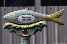 <b>Samut Sakhon city</b><br>Chin Huay is a large Thai company selling a variety of food products. It began in Samut Sakhon, selling canned sardines. street sign in the shape of a sardine